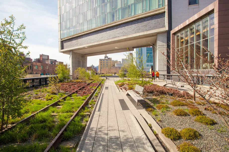  El camino bordeado de jardines en High Line de Nueva York