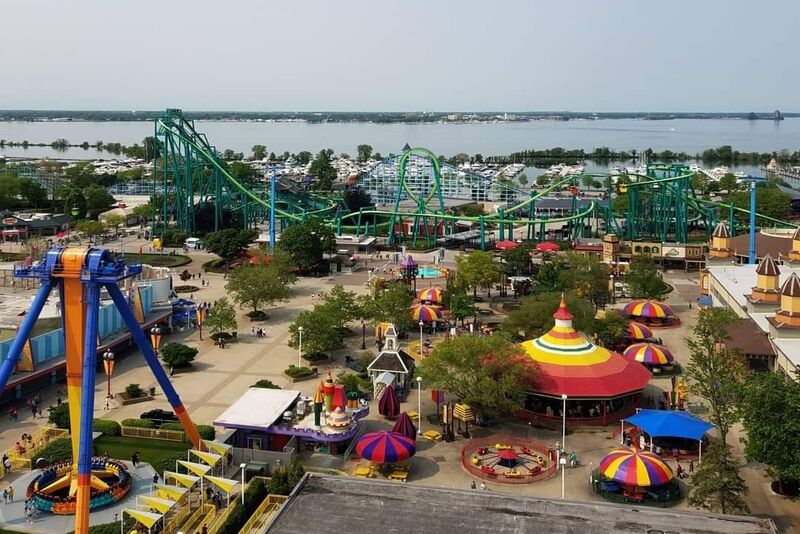  The Cedar Fair, que cuenta con parques de diversiones repartidos por Estados Unidos y Canadá