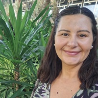 Cuando el coraje florece: el viaje de Luana Oliveira del sueño al éxito en el paisajismo.