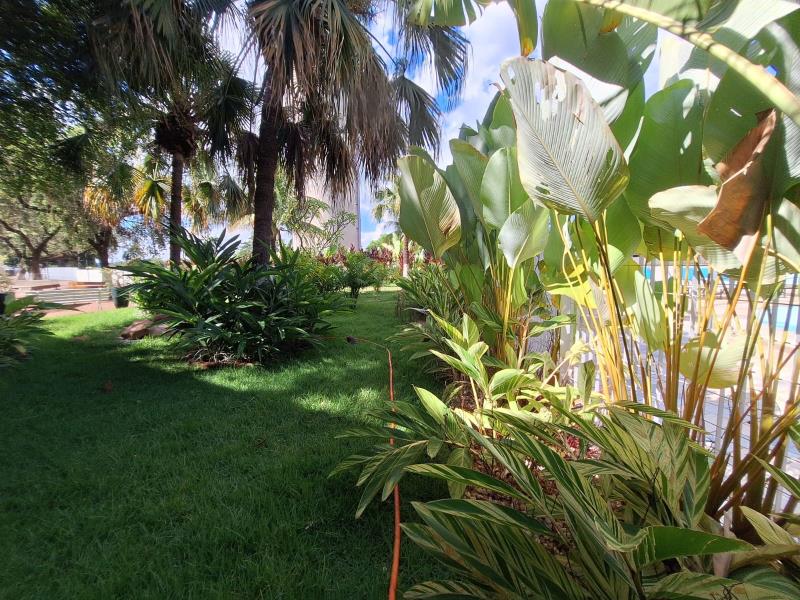 Proyecto diseñado por la arquitecta paisajista Luana Oliveira. Imágenes proporcionadas por la fotógrafa y el diseñador del proyecto.